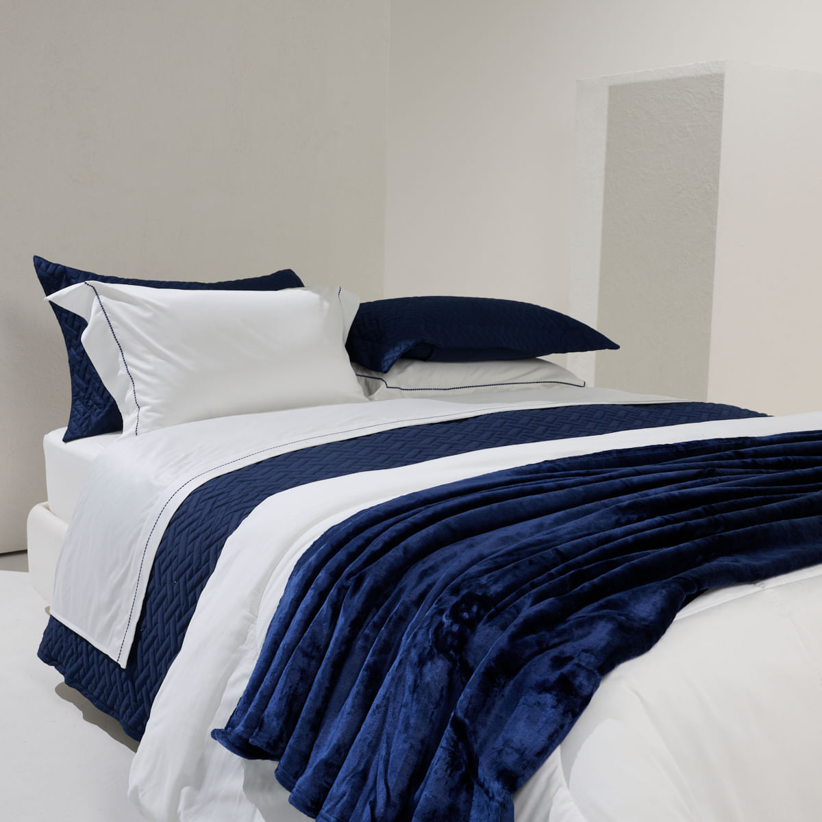 01 040082 Cobertor Supreme  Azul Marinho 002